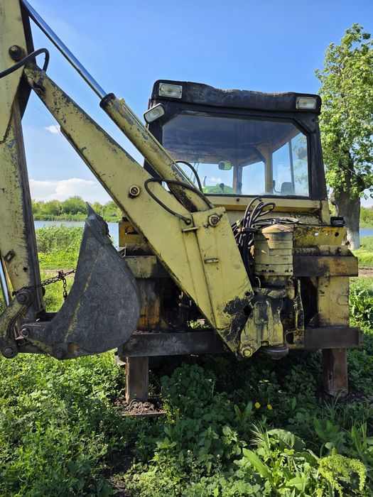 Buldoexcavator MF