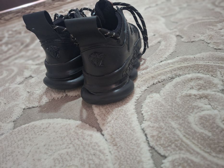 Versace chain reaction