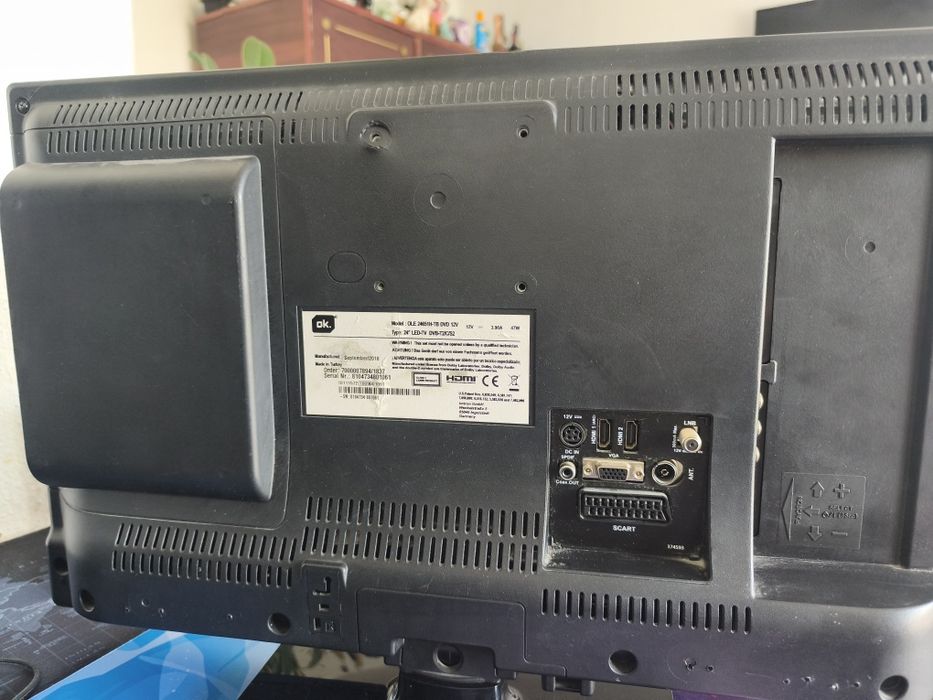 Monitor/Tv funcțional(cred,nu am cablu la el)