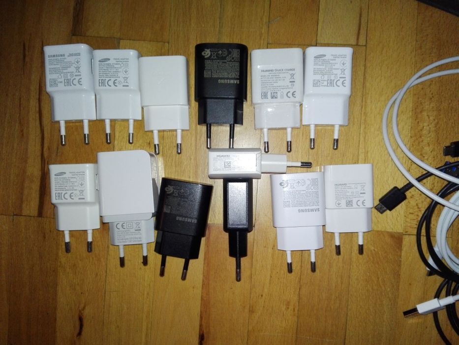 Зарядни за телефон таблет