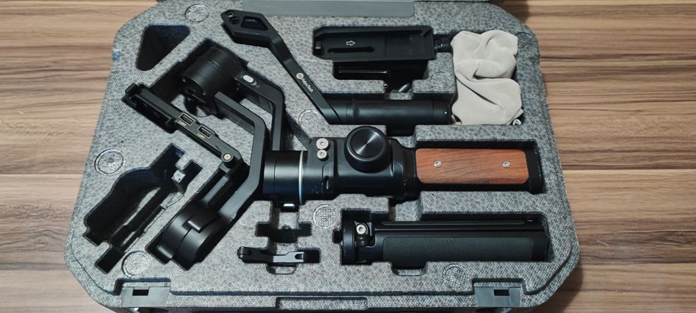 Canon 80D + obiective + stabilizator – kit foto-video complet