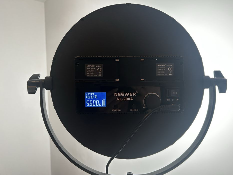 Lampa LED Neewer NL-200A + Stativ Manfrotto 1004BAC