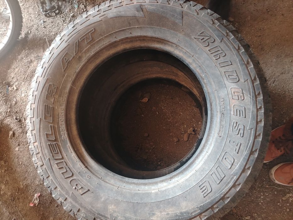Продам Шины Bridgestone Dueler A/T БУ
