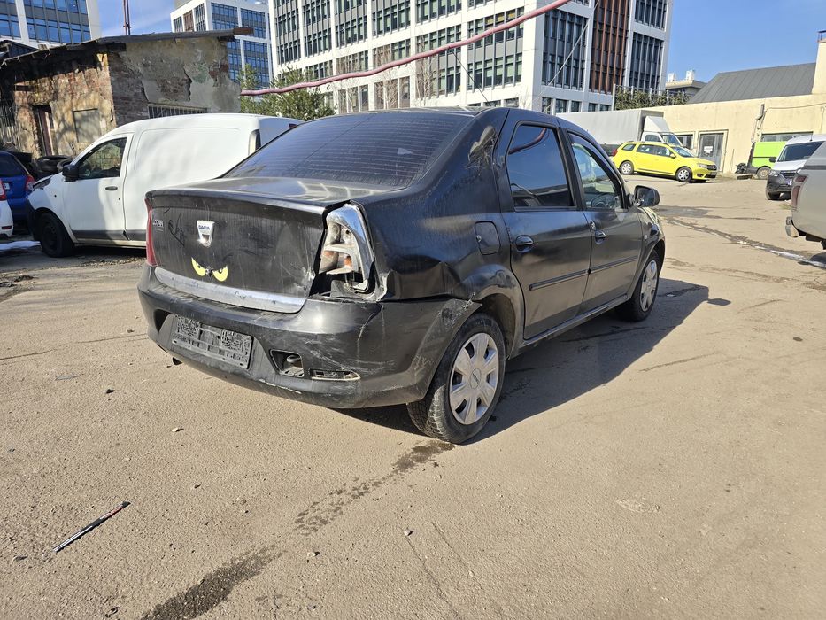 Logan 1.2 avariat spate