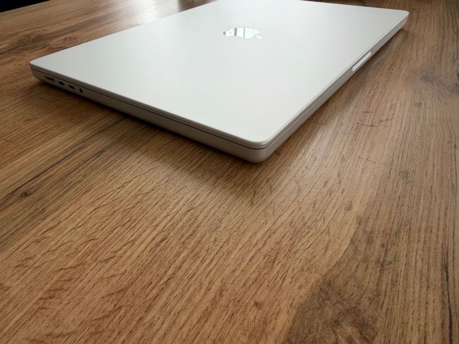 MacBook Pro 16" M3 PRO 12-CPU, 18-GPU, 18GB RAM, 512GB SSD В ГАРАНЦИЯ