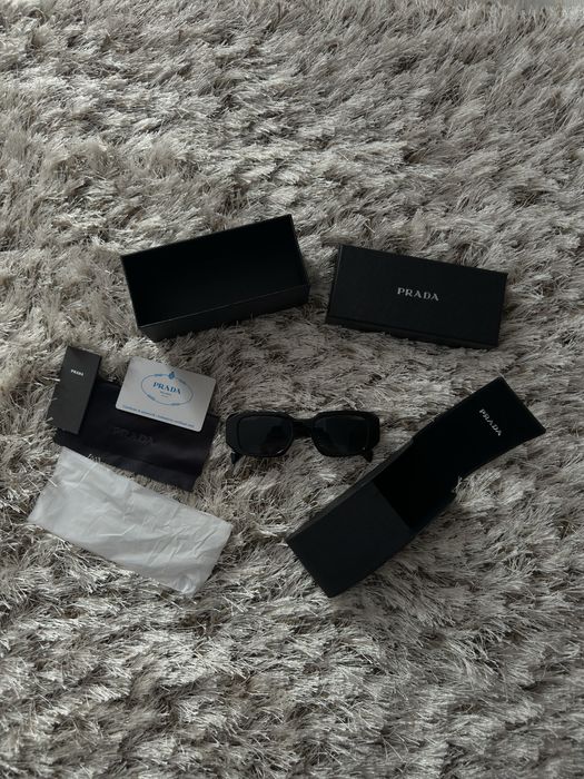 Ochelari de soare Prada negri - Nou, cu cutie