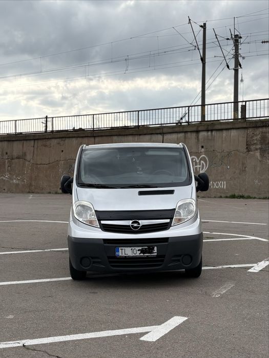 Opel vivaro 8..1  An  2012.  long  2.0 D 114 cp