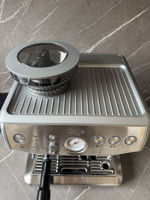 Кафемашина за еспресо SAGE Barista Express Impress + кафемелачка + аксесоари | Отлично състояние