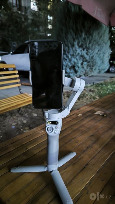 СРОЧНО продам Стабилизатор DJI Osmo Mobile SE