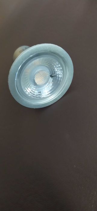 Becuri LED nou-nouți