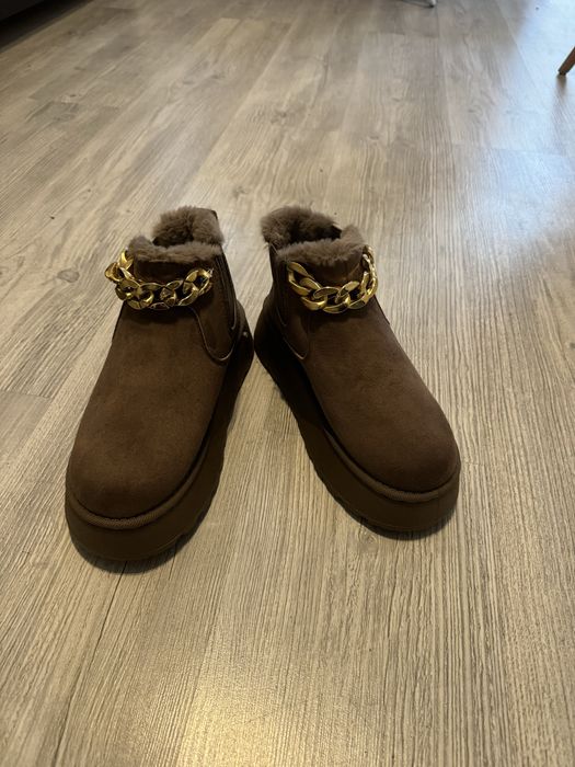 Ghete imblanite tip UGG