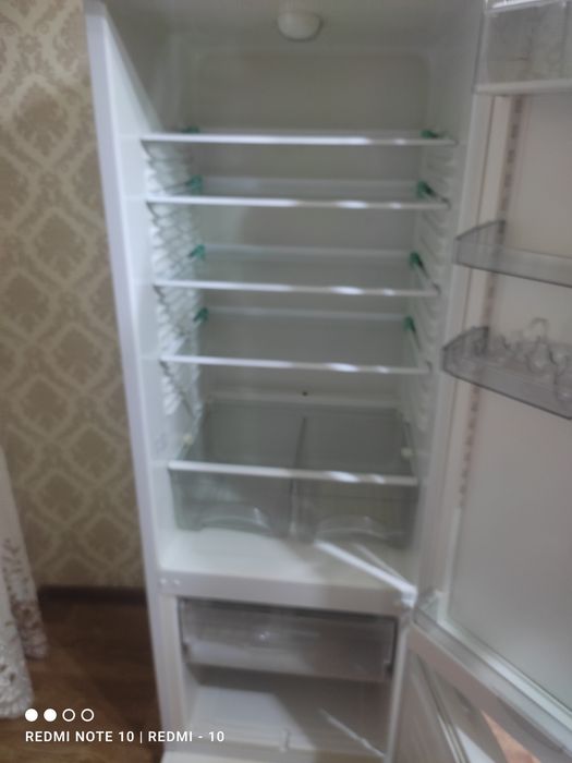 Холодильник Атлант б/у. Есть дефект