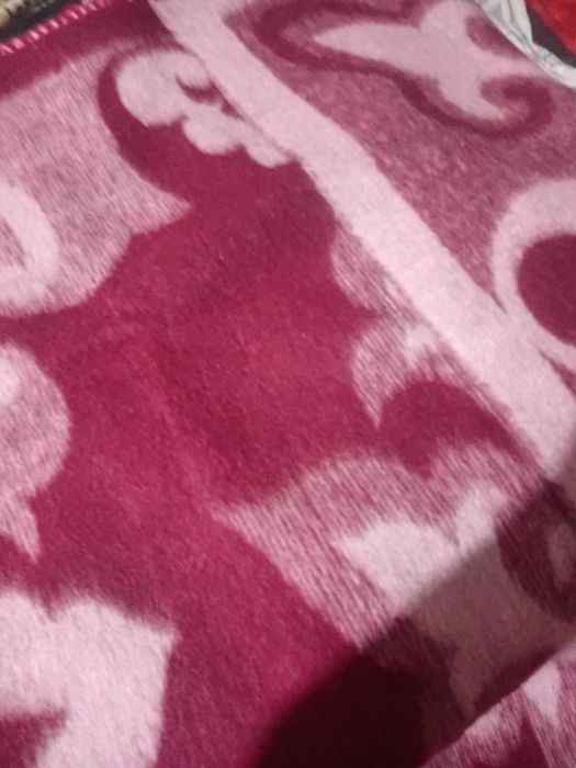 Продам шерстяные одеяло.