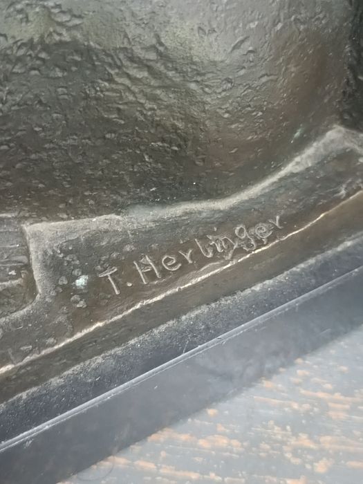 Sculptură în Bronz semnată T.Herlinger 5kg