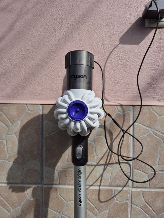 Aspirator parchet Dyson V6