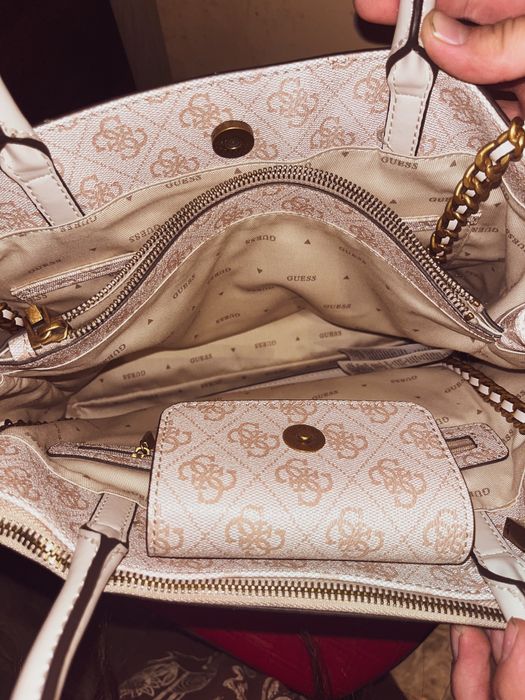 Дамска чанта Guess