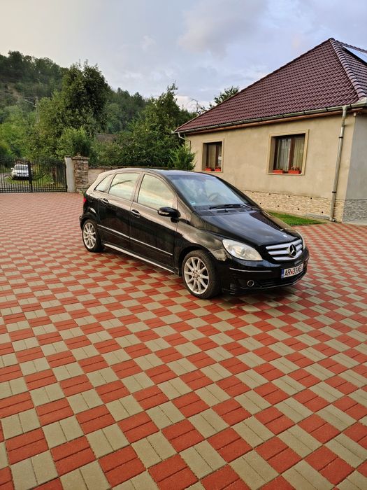 Vând Mercedes B200