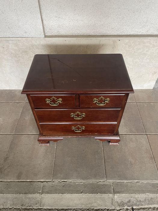 Нощнo шкафче (череша)Drexel Heritage