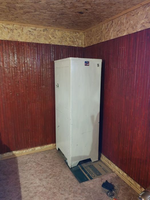 Старый советский рабочий сейф