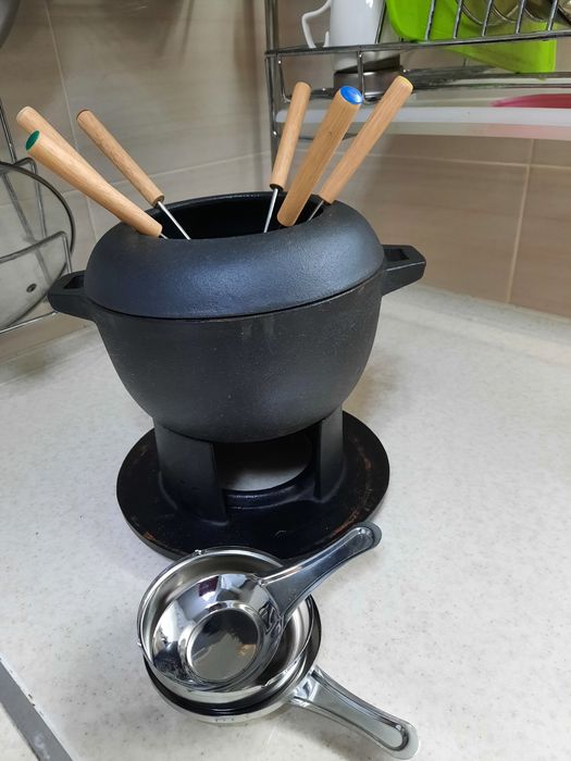 Набор чугунный для  фундю. Обмен.