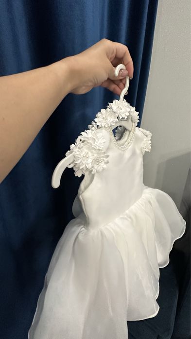 Белое пышное платье на девочку