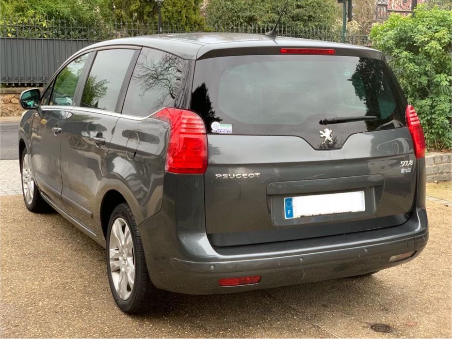 Vând peugeot 2010 manulal