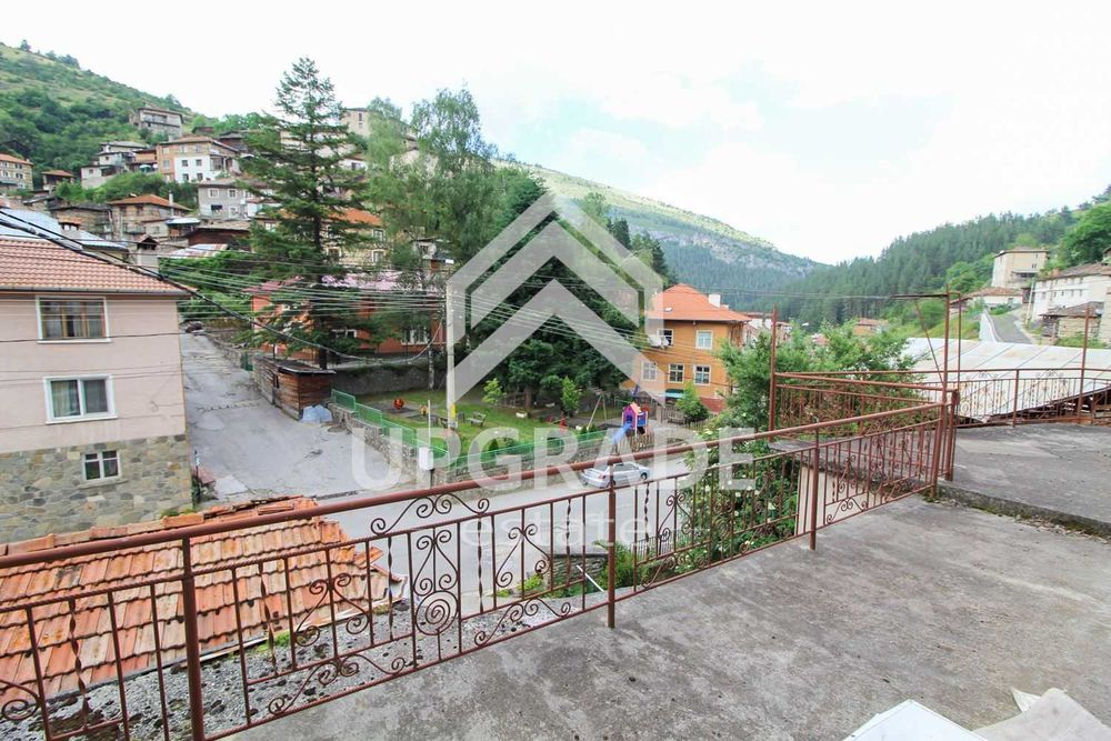 Продава се Къща в с. Забърдо, Област Смолян - 266 кв.м за 170 €/кв.м - Снимка #2