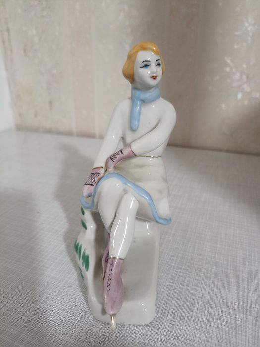 Продам фарфоровую статуэтку,, Фигуристка''