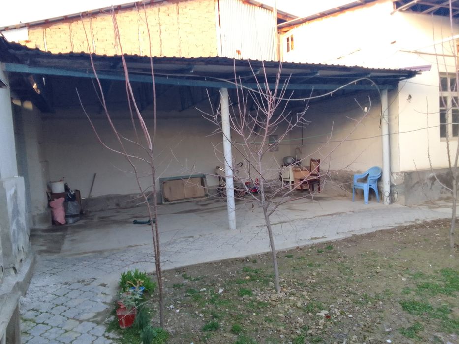 Eshonguzar raysentr o'ra tepa mahalla srochna sotiladi kelishamiz