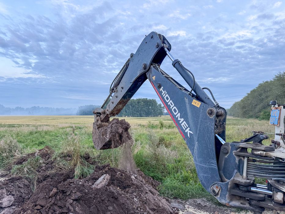 Услуги экскаватора погрузчика hidromek