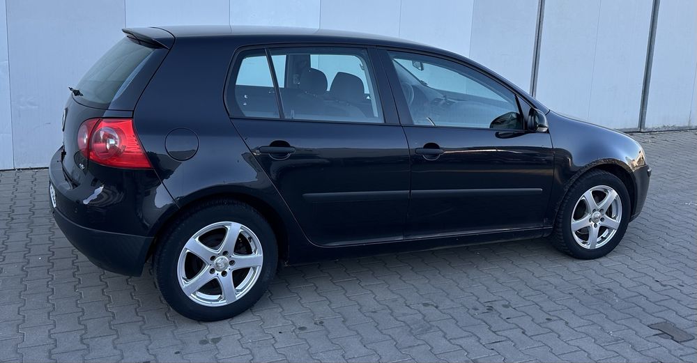 Vand golf V  1.6 benzina