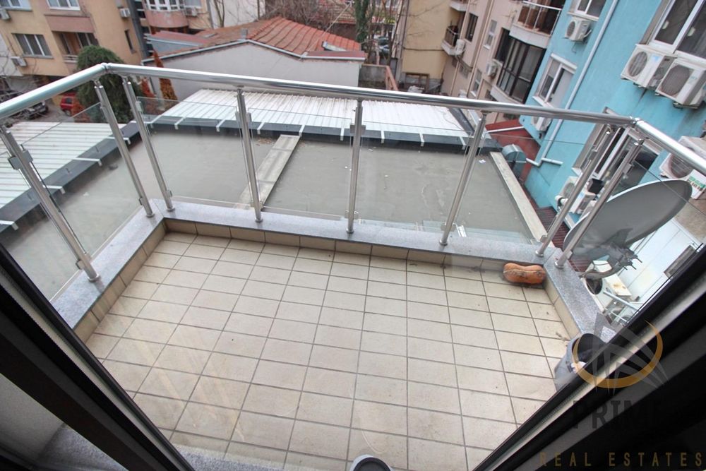 Дава се под наем Двустаен апартамент в Бургас, Център - 100 кв.м за 700 € - Снимка #11