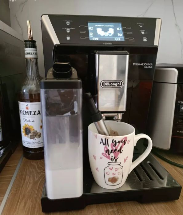 Кофемашина Delonghi 550.55