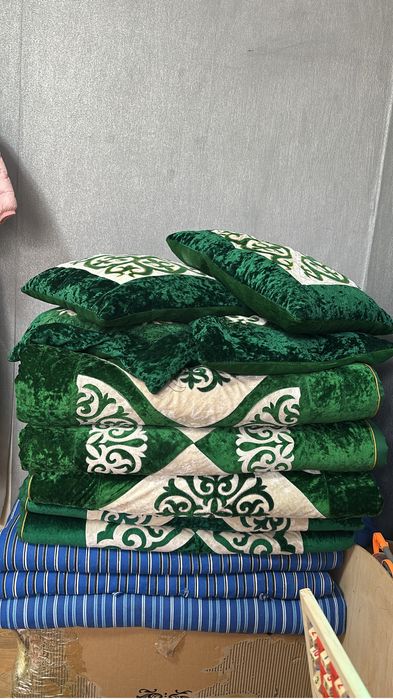 Корпе 5 штук и подушки 4 штуки