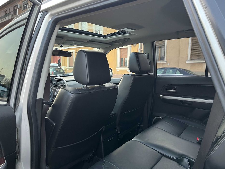 Suzuki Grand Vitara 1.9 Diesel 4x4 - Fără accidente - 4 uși - Trapă - Piele - SUV Offroad