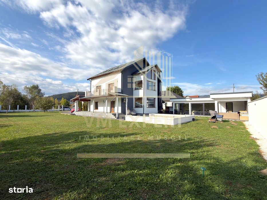Casă 5 Camere Teren 1600 Mp Campulung