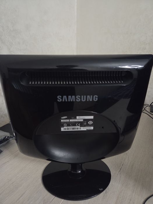 Монитор Samsung 732n