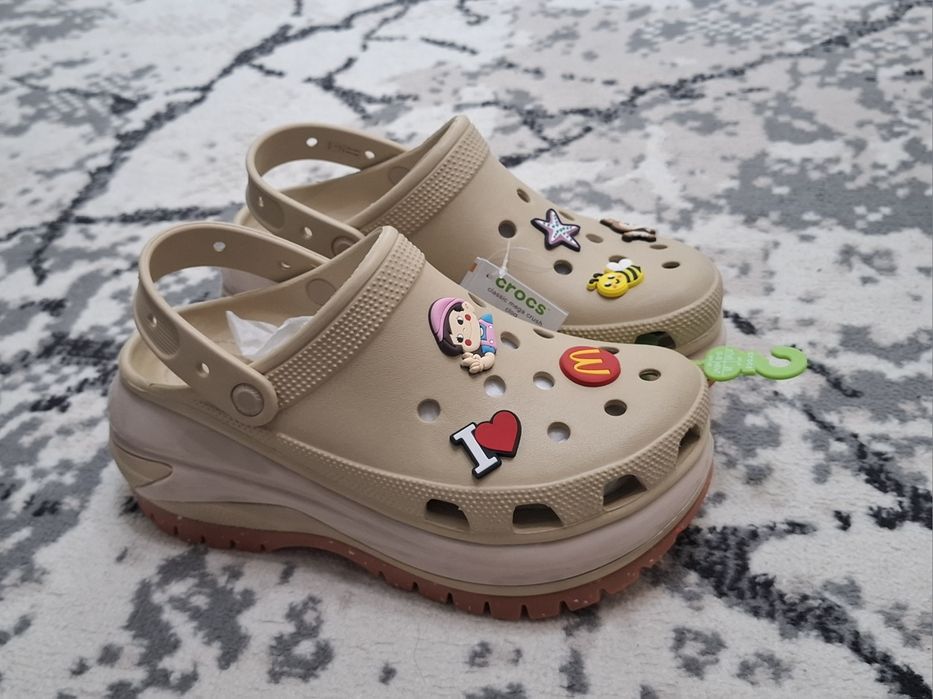 Женские кроксы Crocs Classic Mega Crush Clog.