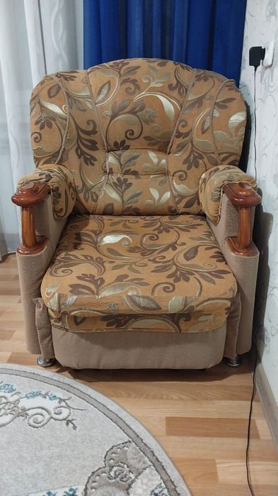 Диван кровать и два кресла кровати