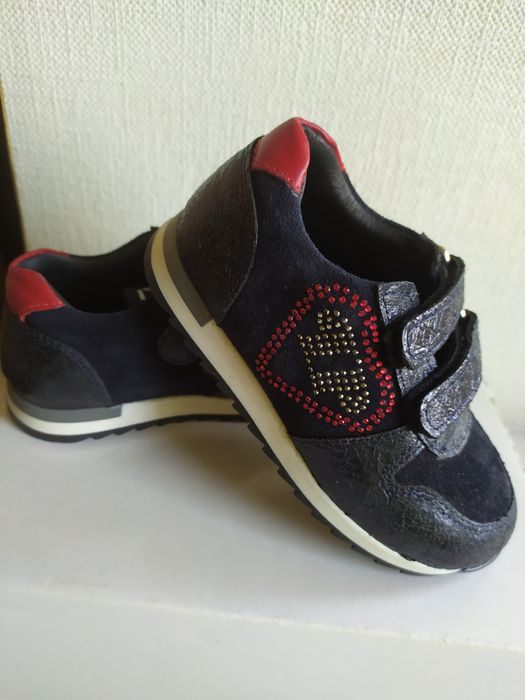 Кроссовки на девочек