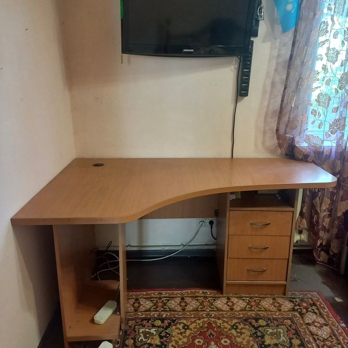 Продам офисный/компьютерный стол