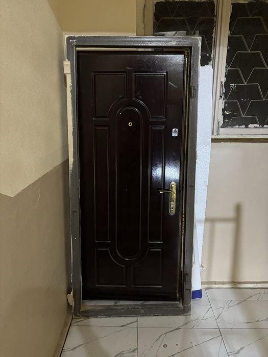 Продам входную дверь б/у