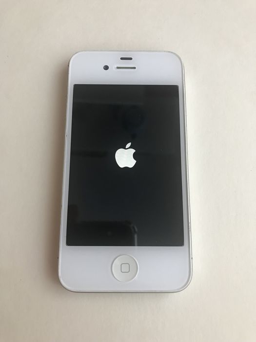 Ipod . Iphone 4S . Arata de 9 . Baterie 90%