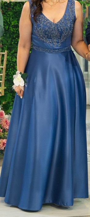 Официални рокли.