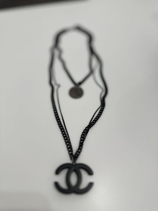 Colier Chanel de metal negru