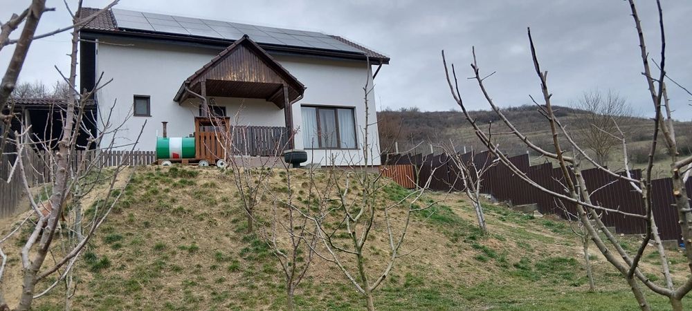 Casa 4 camere, 10 arii teren, priveliste deosebita