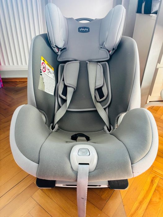 Vând scaun auto Chicco isofix