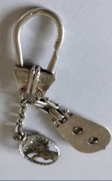 Breloc Vanatoresc, 925, argint masiv.