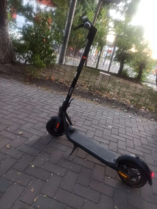 Самокат продаю ninebot