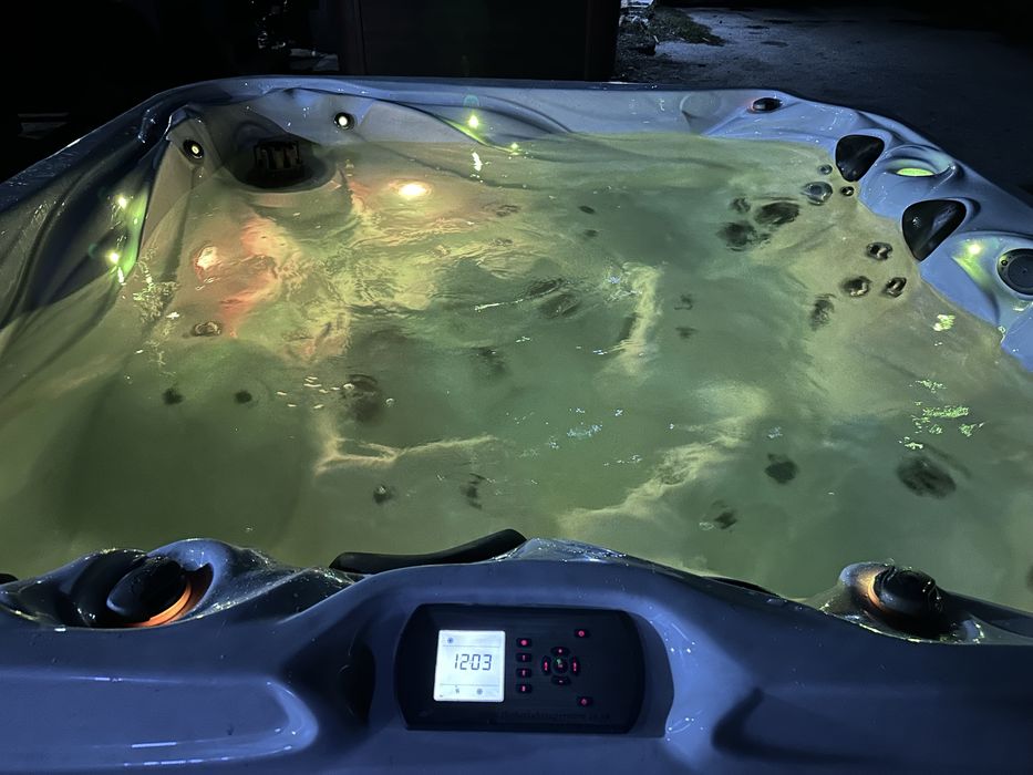 Супер луксозно джакузи всички екстри цена 5100 евро